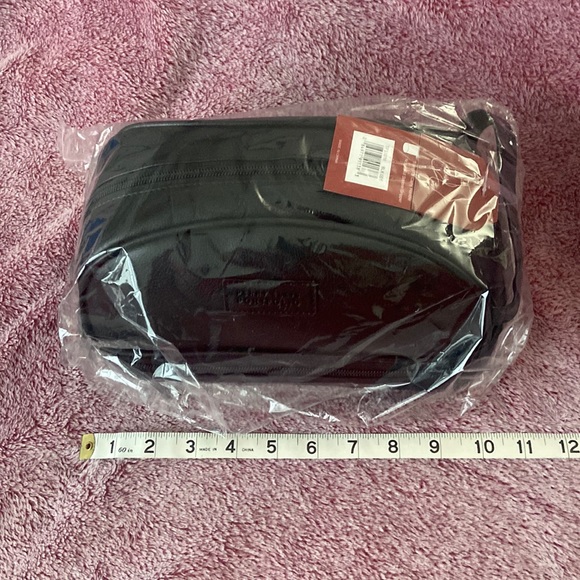 Perry Ellis Other - Perry Ellis Toiletry Bag